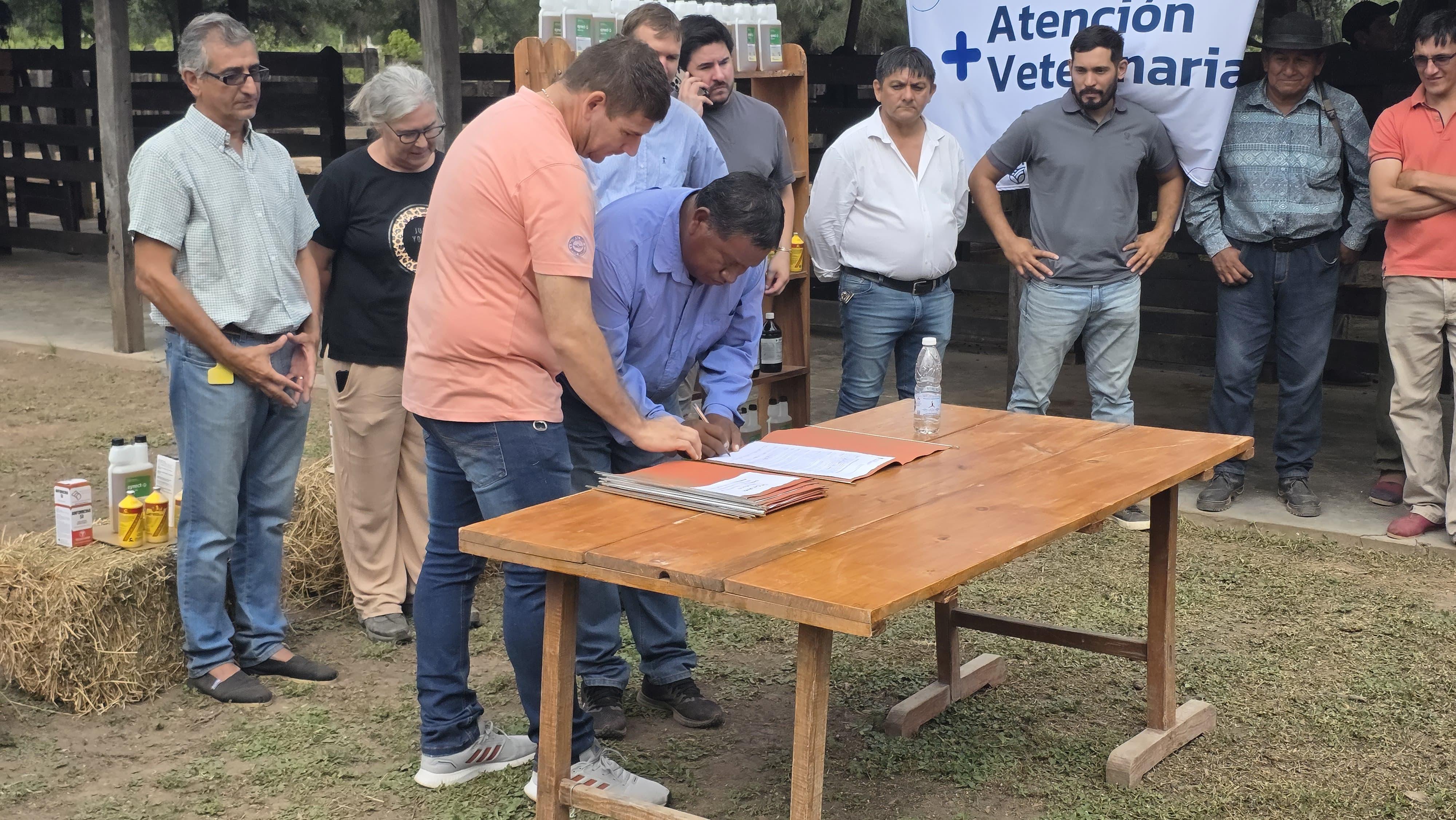 *INSSSEP: EL GOBERNADOR ZDERO Y DUMRAUF ENTREGARON ELEMENTOS E INSUMOS ORTOP ÉDICOS PARA MEJORAR LA CALIDAD DE VIDA DE AFILIADOS*