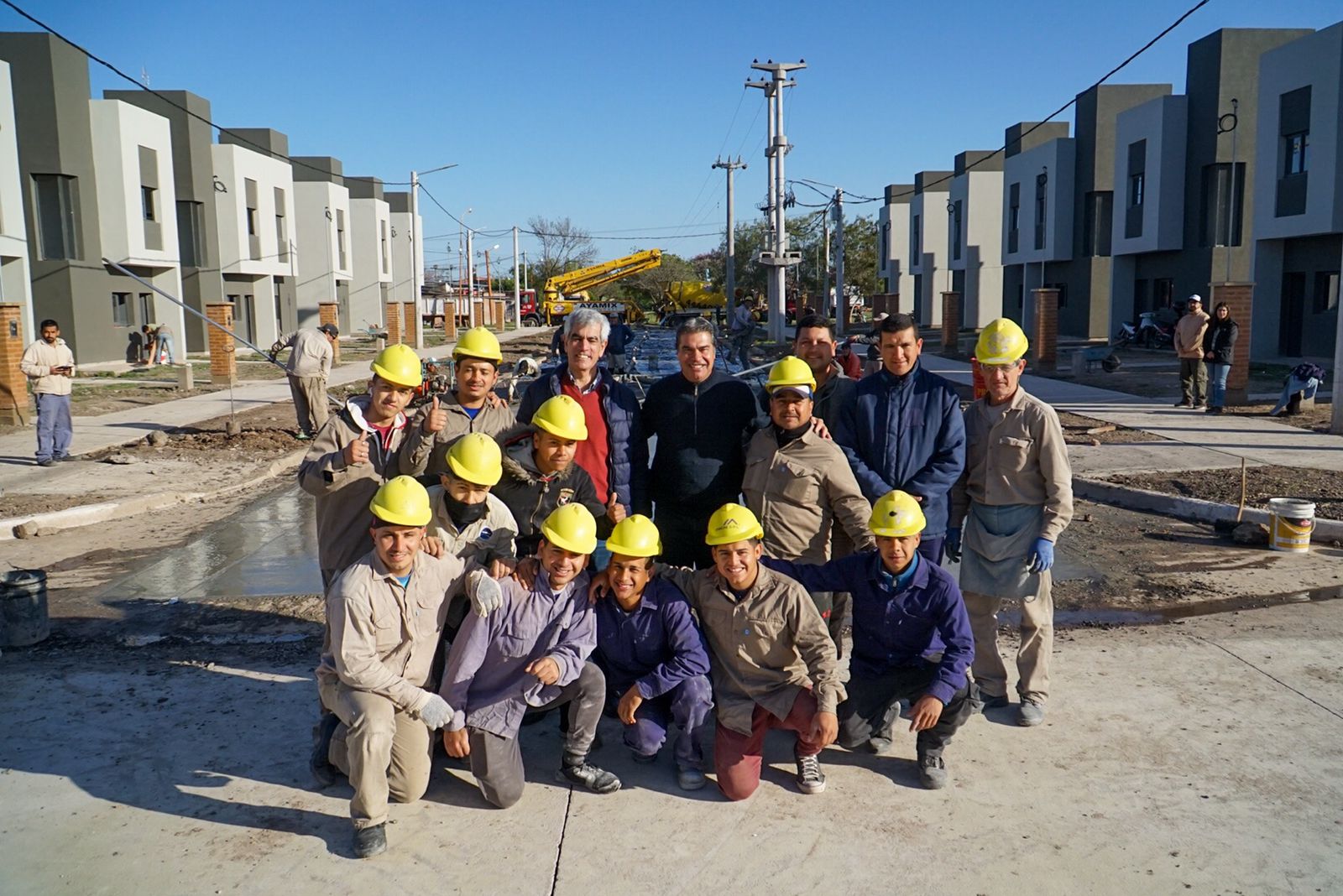 *CAPITANICH RECORRIÓ LAS OBRAS DE VIVIENDAS Y PAVIMENTO SUTIV: “IMPULSAMOS UNA FUERTE REDUCCIÓN DEL DÉFICIT HABITACIONAL EN LA PROVINCIA”*