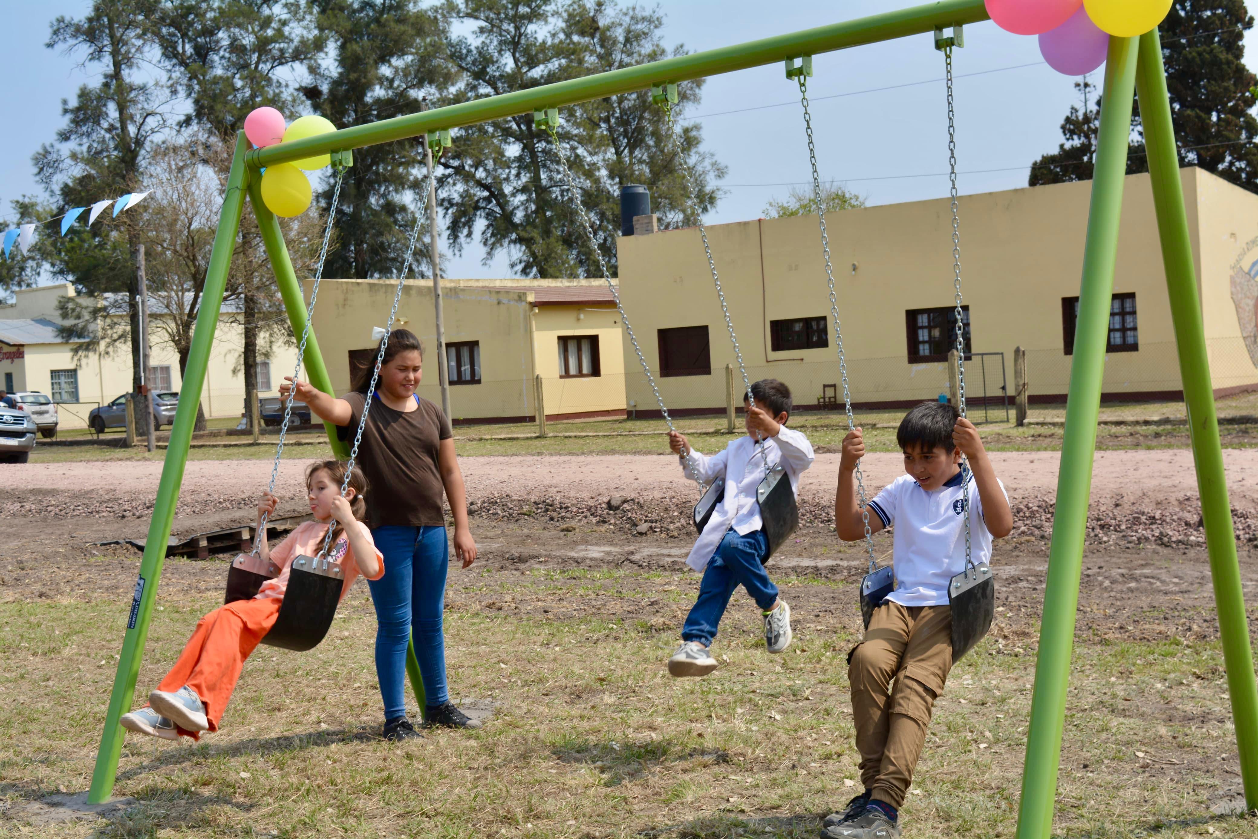 DÍA DEL CAMINO: EL GOBERNADOR ZDERO INAUGURÓ RIPIO Y MEJORAS EN LA PLAZA DE PUEBLO DÍAZ- VILLA ÁNGELA