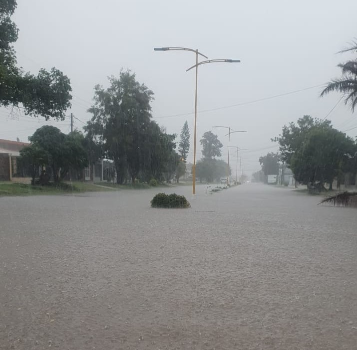 Santa Sylvina una de las de las localidades mas afectadas por las fuertes tormentas de este lunes