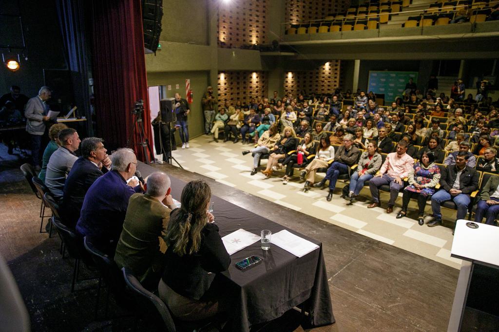 *LIDERAZGO PARA LA TRANSFORMACIÓN SOCIAL: CAPITANICH ENTREGÓ DIPLOMAS Y DESTACÓ LOS PROYECTOS “QUE TRANSFORMAN COMUNIDADES”*