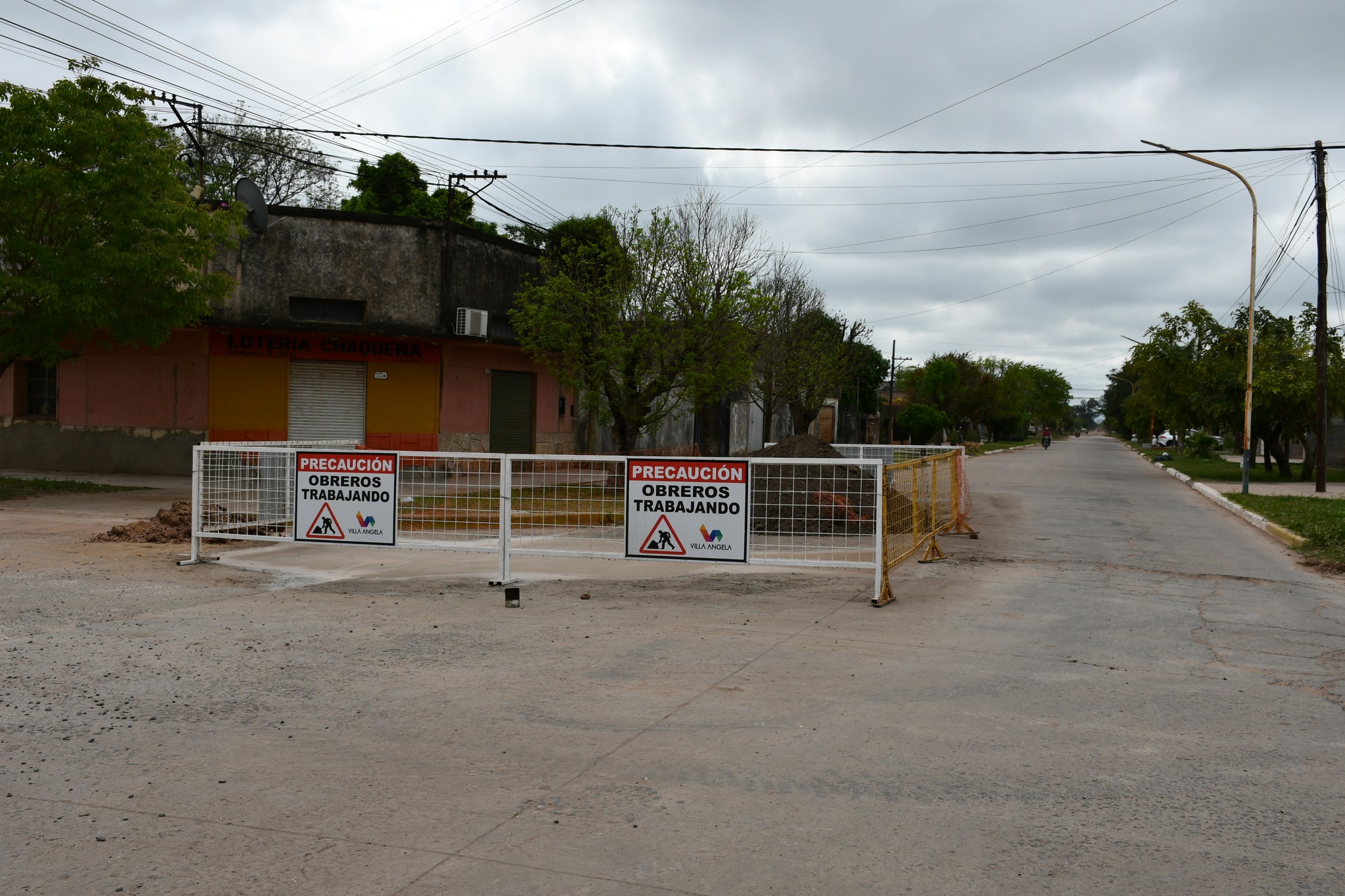MUNICIPALIDAD DE VILLA ÁNGELA REALIZA TRABAJOS DE BACHEO INTEGRAL EN DISTINTOS PUNTOS DE LA CIUDAD