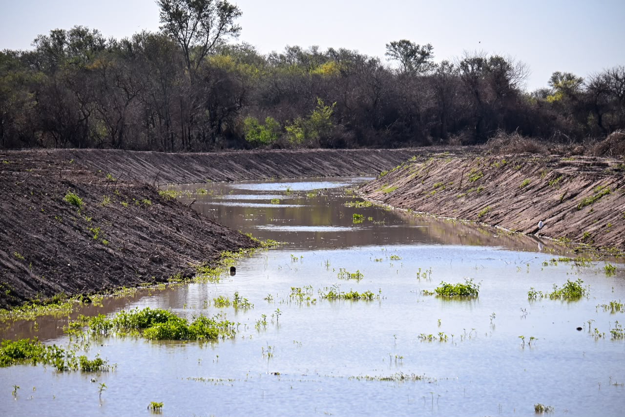 *AVANZA LA LIMPIEZA DEL CANAL R&Iacute;O MUERTO-LAS COLONIAS: UNA OBRA ESPERADA HACE 30 A&Ntilde;OS POR VECINOS DEL SUDOESTE*