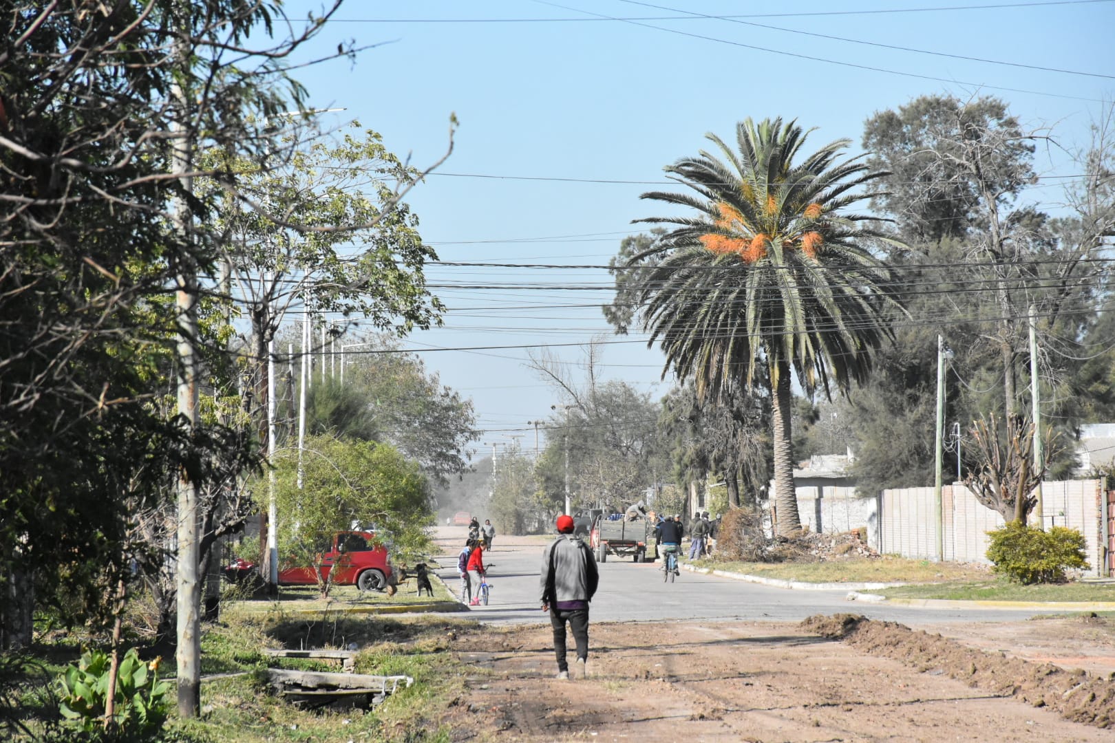 LA MUNICIPALIDAD DE VILLA ÁNGELA CONTINÚA CON LOS TRABAJOS DE PERFILADO EN EL BARRIO SUR