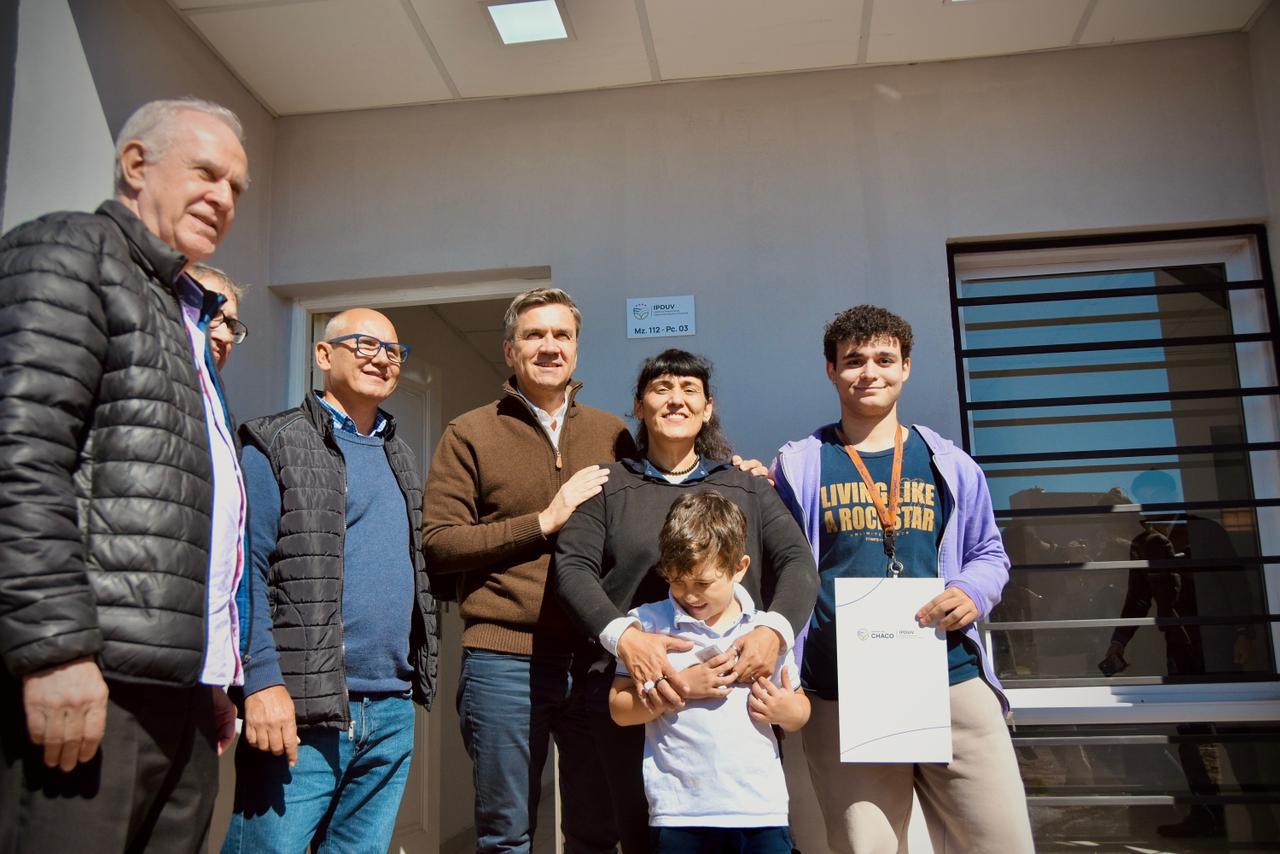 *CHACRA 214: CON INCLUSI&Oacute;N Y TRANSPARENCIA, EL GOBERNADOR ZDERO ENTREG&Oacute; M&Aacute;S  VIVIENDAS EN RESISTENCIA*