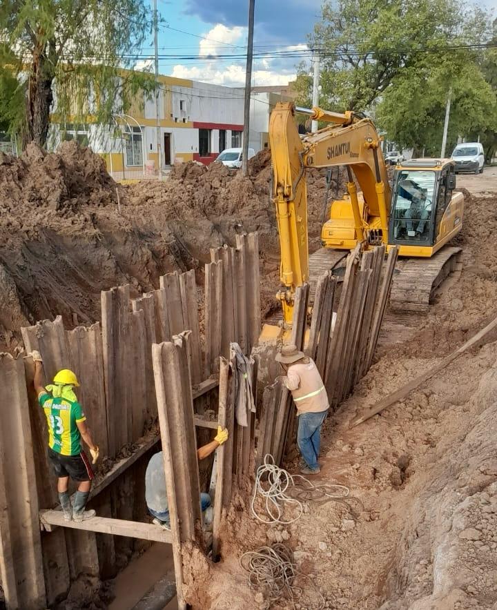 *VILLA ÁNGELA: TRAS AÑOS SIN RESPUESTAS, SAMEEP LLEVÓ ADELANTE EL REEMPLAZO DE CAÑERÍAS DEL SISTEMA CLOACAL PRINCIPAL*
