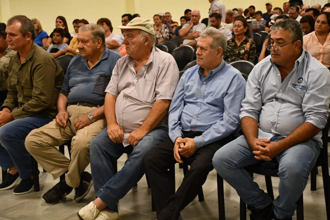 EL INTENDENTE ING. ADALBERTO PAPP PARTICIPÓ DE UNA REUNIÓN CON FUNCIONARIOS PROVINCIALES Y MÁS DE 300 PRODUCTORES PARA TRATAR LA EMERGENCIA HÍDRICA
