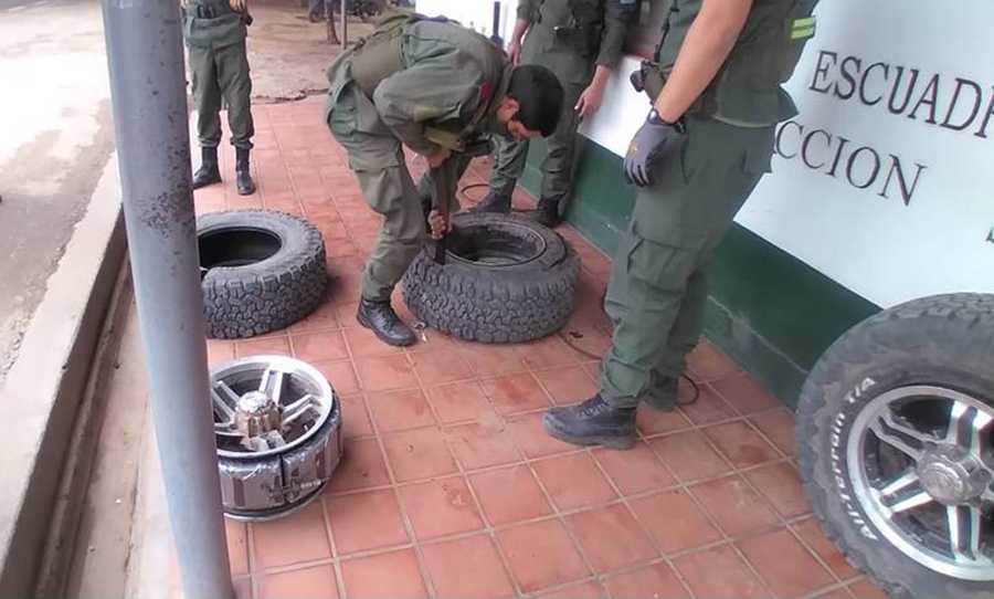 Ocultaban 30 kilos de cocaína dentro de los neumáticos de una camioneta