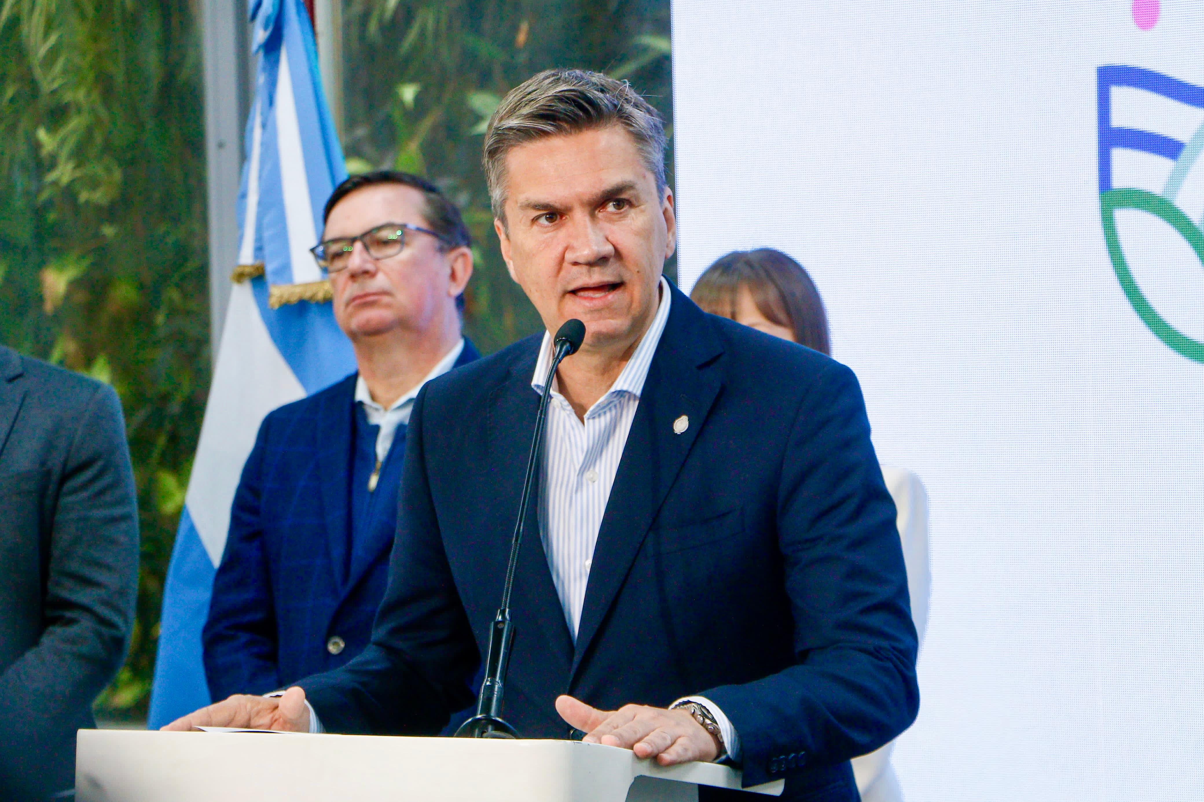 EL GOBERNADOR ZDERO ANUNCI&Oacute; UN 15,56 POR CIENTO DE AUMENTO SALARIAL PARA ACTIVOS Y PASIVOS DE LA ADMINISTRACI&Oacute;N P&Uacute;BLICA