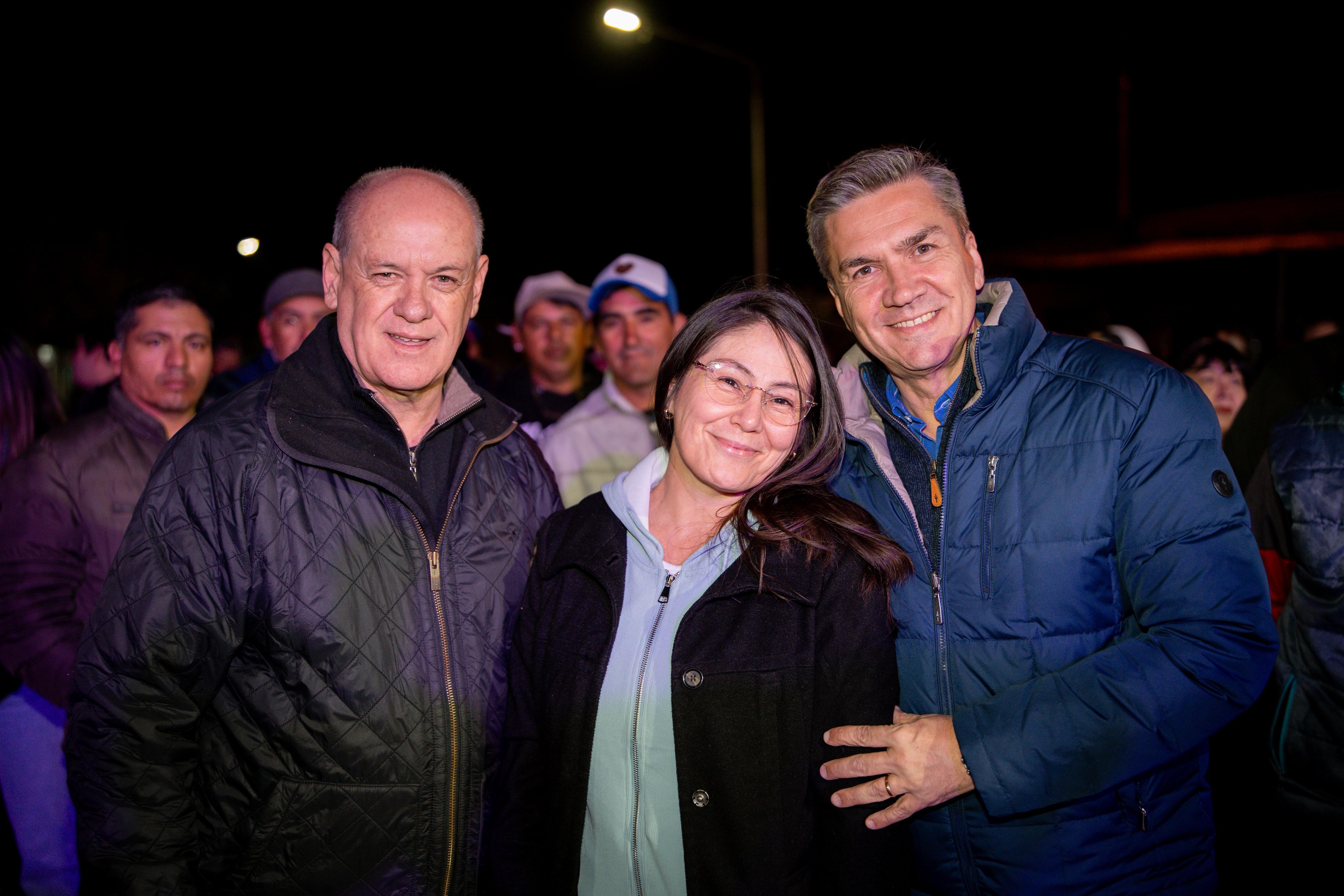 ZDERO INAUGUR&Oacute; NUEVAS CUADRAS DE PAVIMENTO URBANO EN CAMPO LARGO Y DESTAC&Oacute; EL CRECIMIENTO DE LA LOCALIDAD