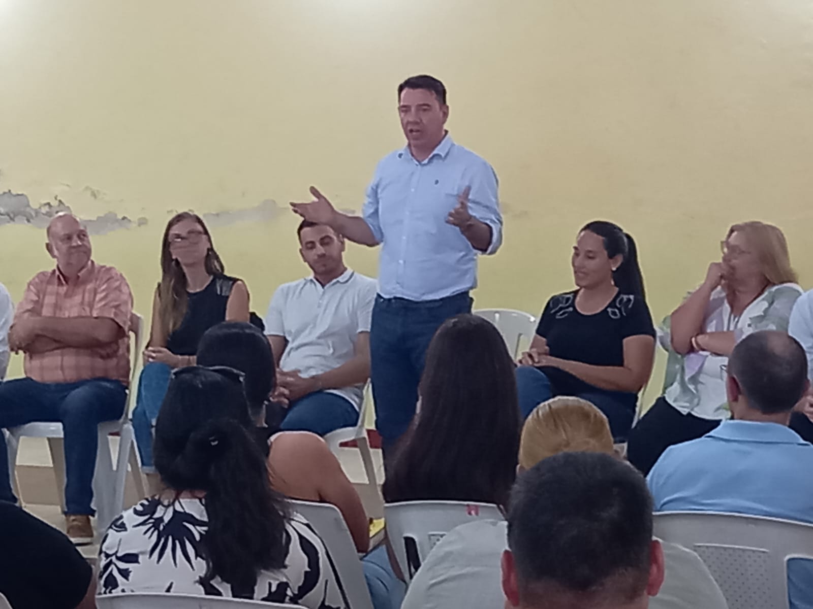*VILLA ÁNGELA: FUNCIONARIOS DEL GOBIERNO PROVINCIAL ATENDIERON DEMANDAS DE VECINOS E INSTITUCIONES*
