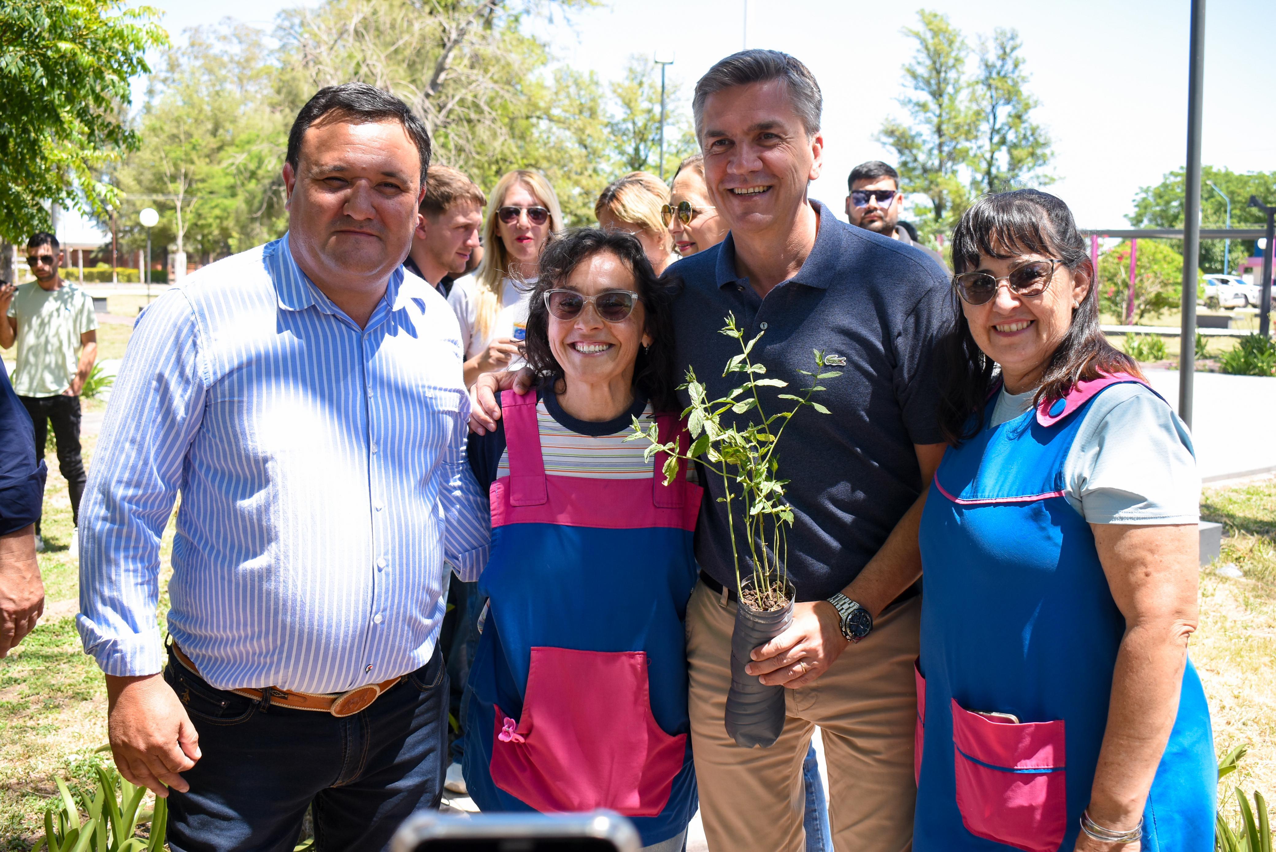 *CHOROTIS ESTRENA SU PLAZA CENTRAL RENOVADA Y RECIBE TANQUES DE AGUA PARA LAS FAMILIAS DE LA COMUNIDAD*